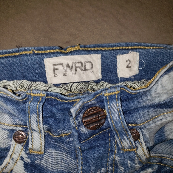 Knee length shorts - Picture 2 of 4